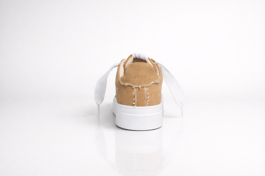 Low top sneakers sand