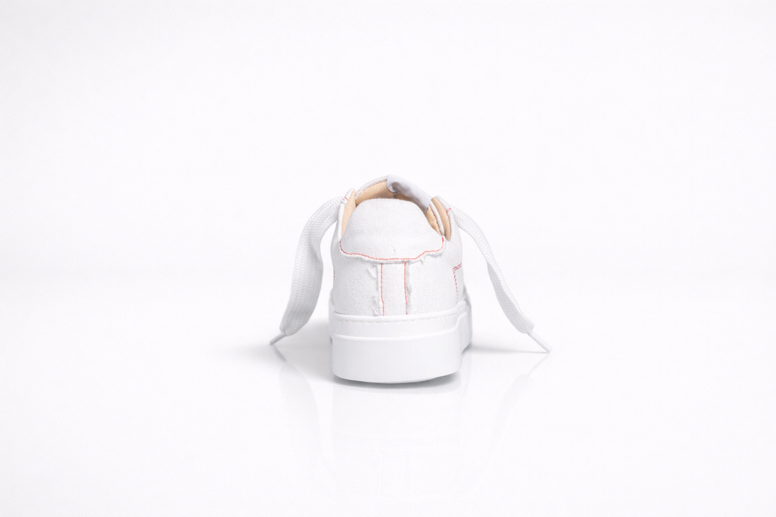 Low top sneakers white